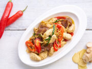 ไก่ผัดขิง