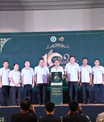 “สมศักดิ์” หนุนแพทย์ใช้ยาสมุนไพร ลดนำเข้ายาต่างประเทศ ตั้งเป้าเพิ่มการใช้ยาสมุนไพรไม่ต่ำกว่า 3,000 ล้านบาท ในปี 2569