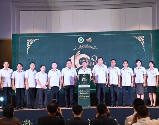 “สมศักดิ์” หนุนแพทย์ใช้ยาสมุนไพร ลดนำเข้ายาต่างประเทศ ตั้งเป้าเพิ่มการใช้ยาสมุนไพรไม่ต่ำกว่า 3,000 ล้านบาท ในปี 2569