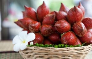 สละ (salak) ประโยชน์และข้อควรระวังในการบริโภค